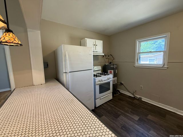 142 Vassar Ln Apt 2, San Antonio, TX 78212