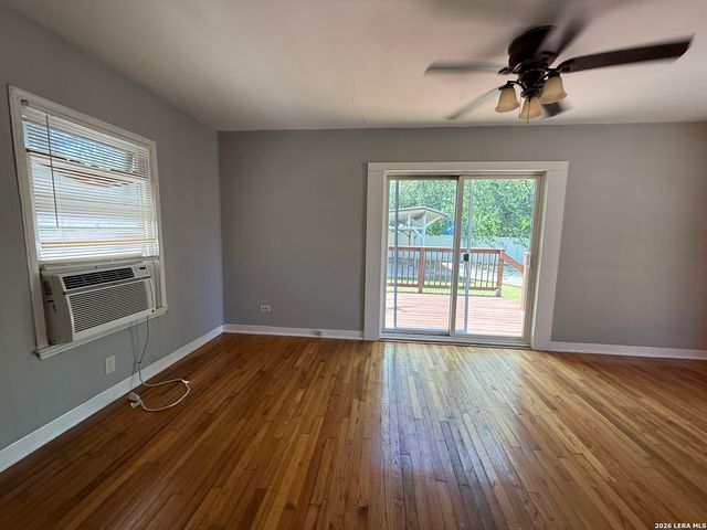 142 Vassar Ln Apt 2, San Antonio, TX 78212