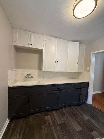 142 Vassar Ln Apt 2, San Antonio, TX 78212