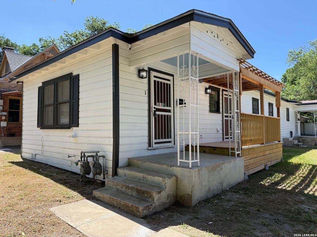 142 Vassar Ln Apt 2, San Antonio, TX 78212