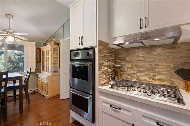 19211 Avenue Of The Oaks A, Newhall, CA 91321