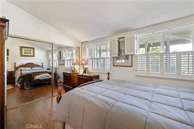 19211 Avenue Of The Oaks A, Newhall, CA 91321