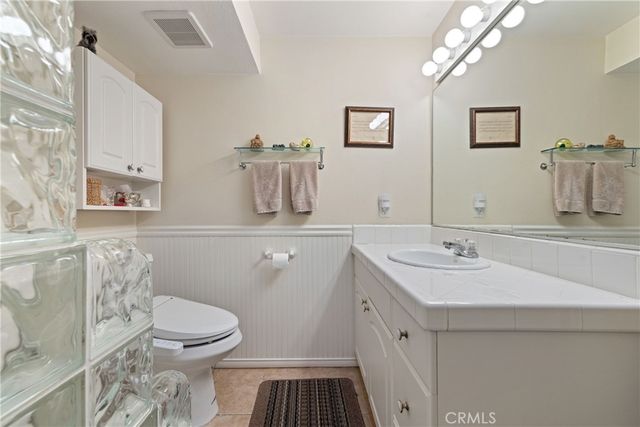 19211 Avenue Of The Oaks A, Newhall, CA 91321