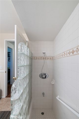 19211 Avenue Of The Oaks A, Newhall, CA 91321