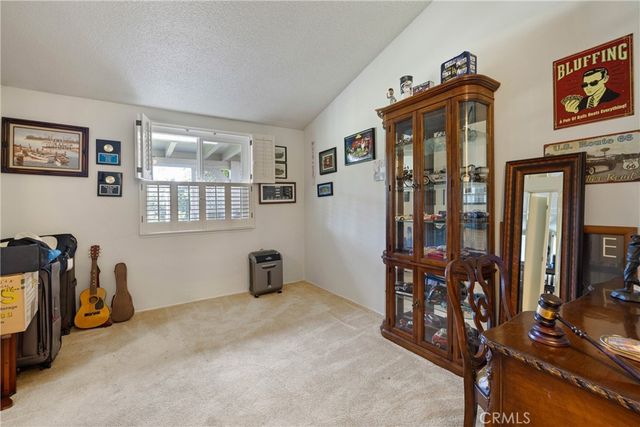 19211 Avenue Of The Oaks A, Newhall, CA 91321