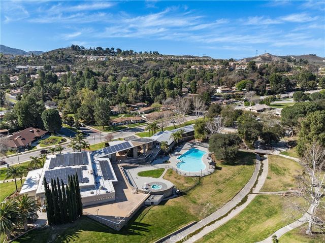 19211 Avenue Of The Oaks A, Newhall, CA 91321