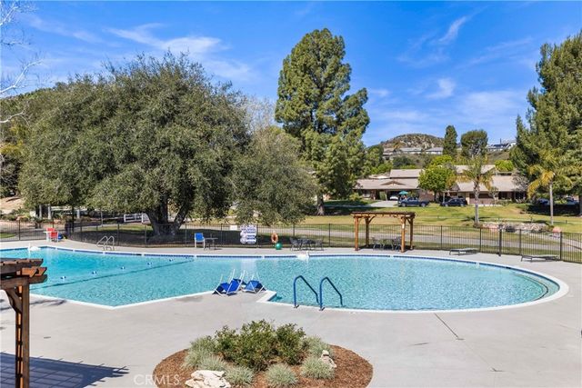 19211 Avenue Of The Oaks A, Newhall, CA 91321