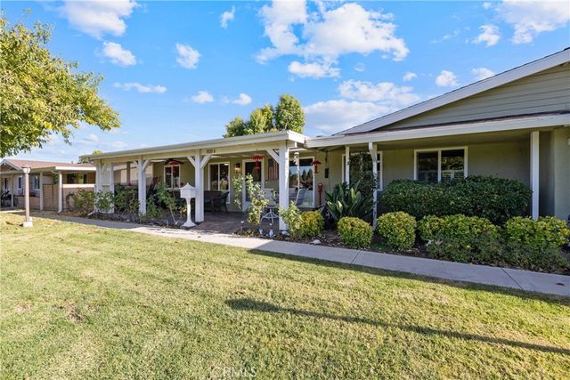 19211 Avenue Of The Oaks A, Newhall, CA 91321
