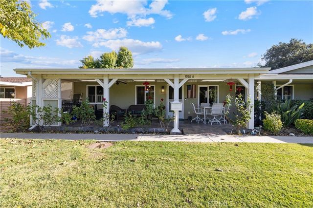 19211 Avenue Of The Oaks A, Newhall, CA 91321