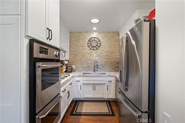 19211 Avenue Of The Oaks A, Newhall, CA 91321