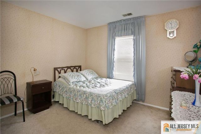 15 Clemmens Court, Edison, NJ 08820