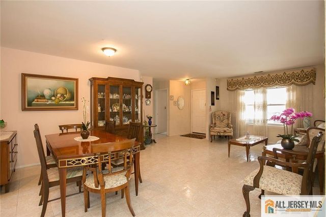 15 Clemmens Court, Edison, NJ 08820