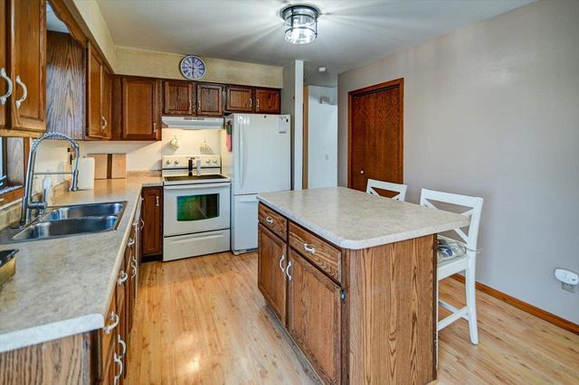 400 Old Indian Trail, Deforest, WI 53532