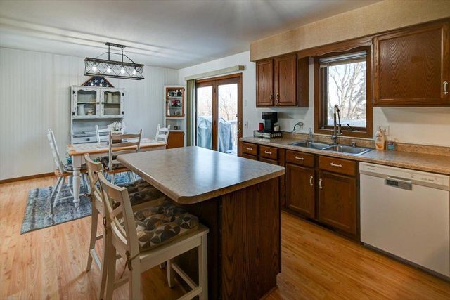 400 Old Indian Trail, Deforest, WI 53532