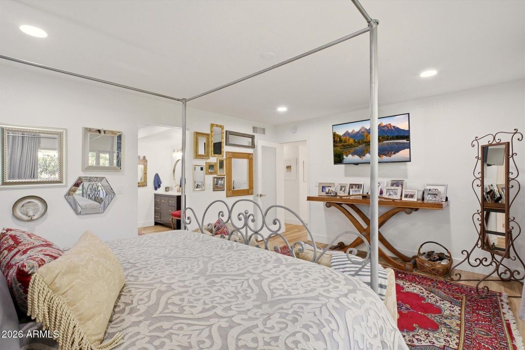 Image 19 of property listing at 8212 E DEL CUARZO Drive, Scottsdale, AZ 85258