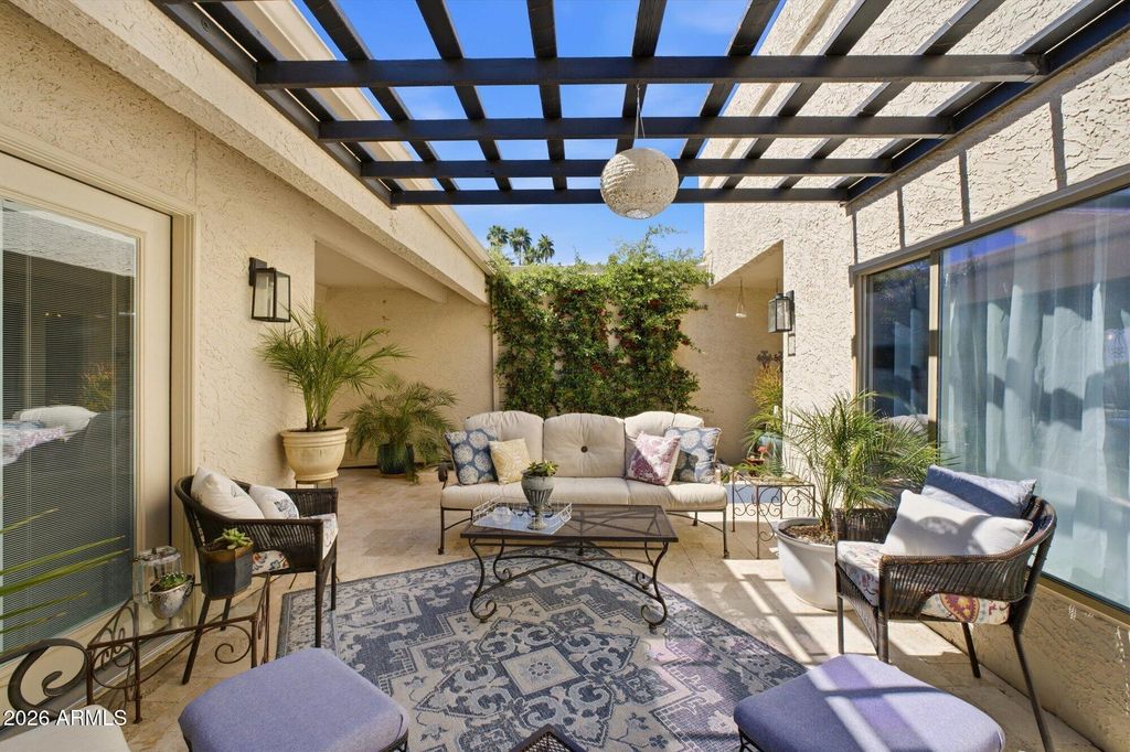 Image 3 of property listing at 8212 E DEL CUARZO Drive, Scottsdale, AZ 85258