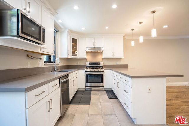 4368 W 8th Street 17, Los Angeles, CA 90005