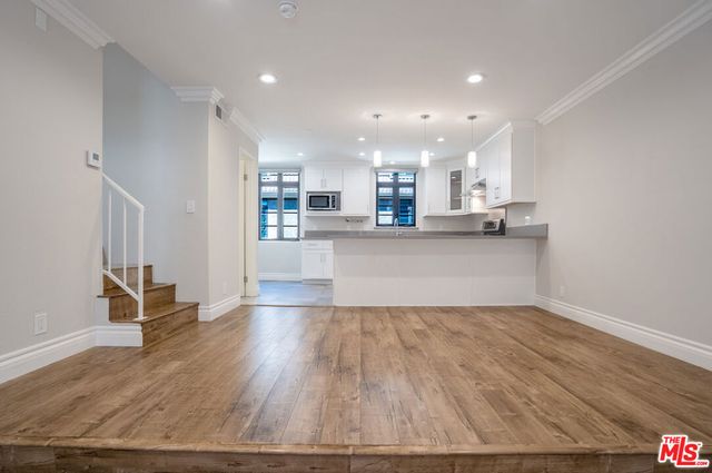 4368 W 8th Street 17, Los Angeles, CA 90005