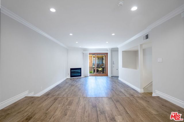 4368 W 8th Street 17, Los Angeles, CA 90005