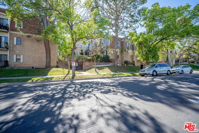 4368 W 8th Street 17, Los Angeles, CA 90005