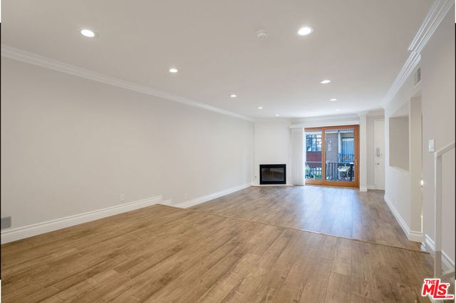 4368 W 8th Street 17, Los Angeles, CA 90005