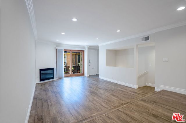 4368 W 8th Street 17, Los Angeles, CA 90005