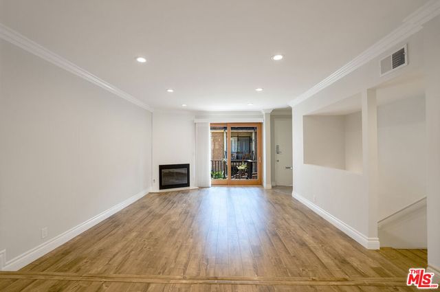 4368 W 8th Street 17, Los Angeles, CA 90005