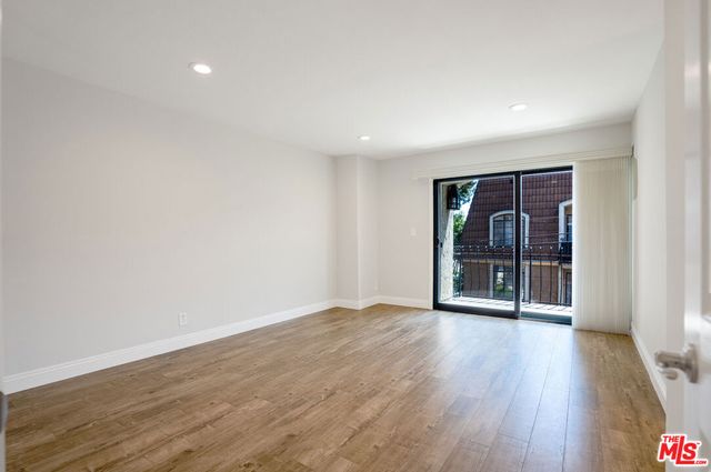 4368 W 8th Street 17, Los Angeles, CA 90005