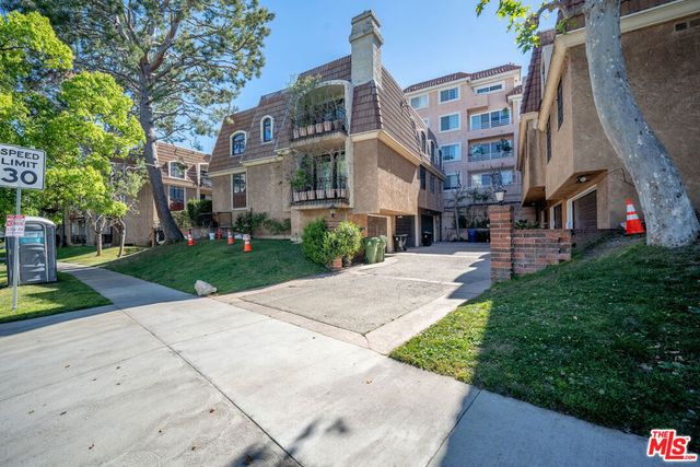 4368 W 8th Street 17, Los Angeles, CA 90005