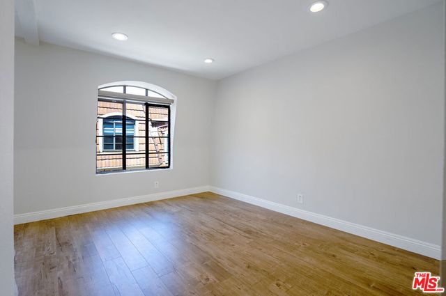 4368 W 8th Street 17, Los Angeles, CA 90005