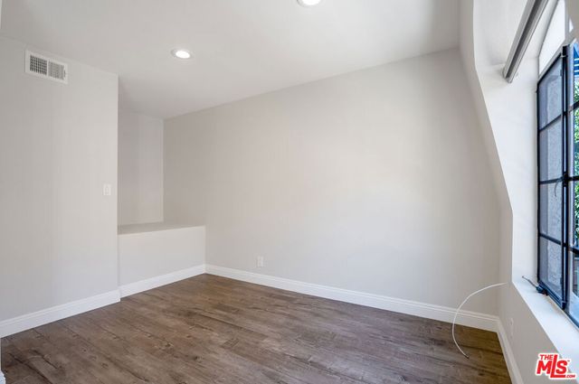 4368 W 8th Street 17, Los Angeles, CA 90005