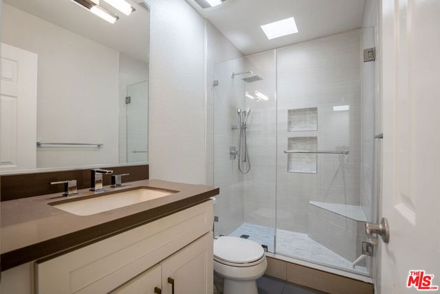 4368 W 8th Street 17, Los Angeles, CA 90005