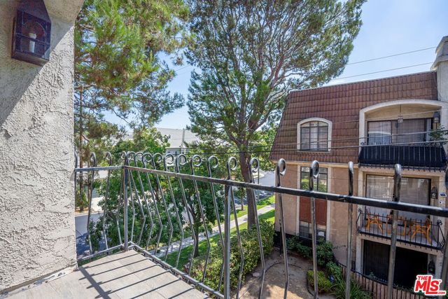 4368 W 8th Street 17, Los Angeles, CA 90005