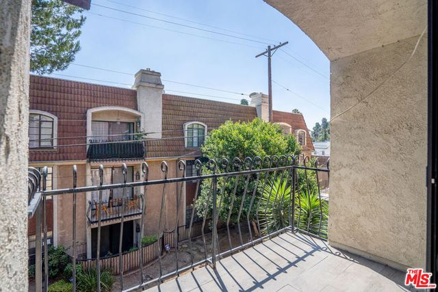 4368 W 8th Street 17, Los Angeles, CA 90005