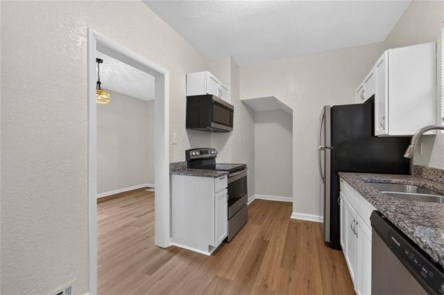 433 OAKLEY Avenue, Kansas City, MO 64123