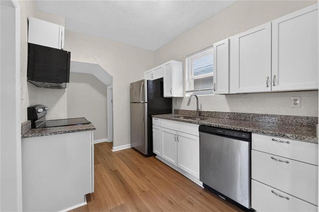 433 OAKLEY Avenue, Kansas City, MO 64123