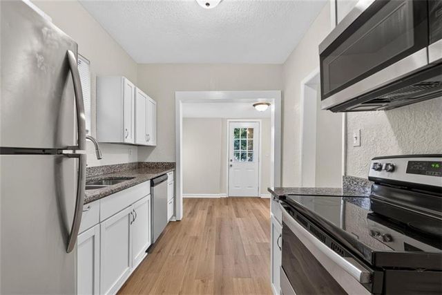 433 OAKLEY Avenue, Kansas City, MO 64123