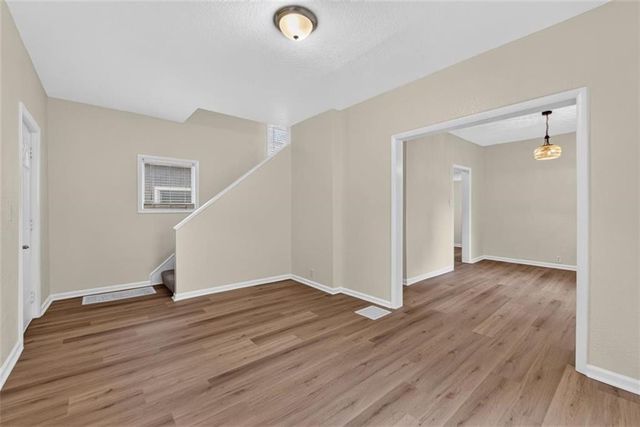 433 OAKLEY Avenue, Kansas City, MO 64123