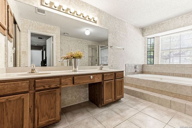 8815 Silent Strm, San Antonio, TX 78250