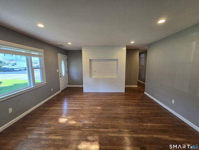 9 Lakeview Avenue, Shelton, CT 06484