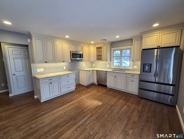 9 Lakeview Avenue, Shelton, CT 06484