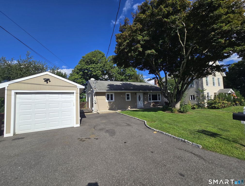 9 Lakeview Avenue, Shelton, CT 06484