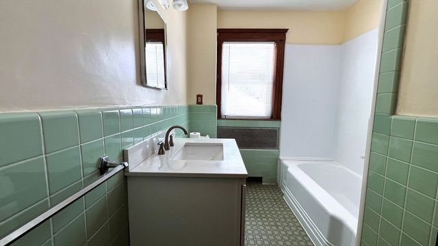 66 Willow St 1, Quincy, MA 02170