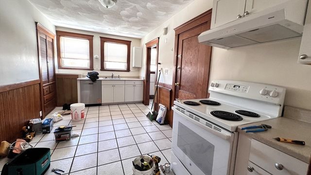 66 Willow St 1, Quincy, MA 02170