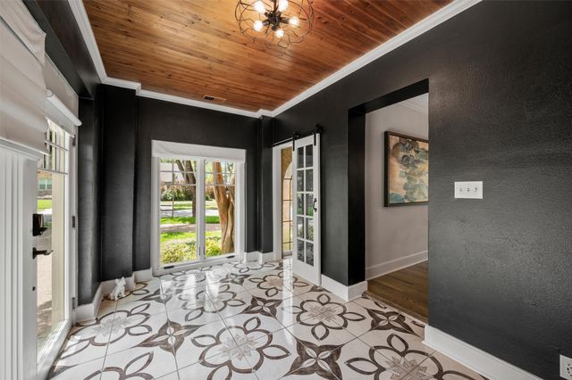 5621 Mccommas Boulevard, Dallas, TX 75206