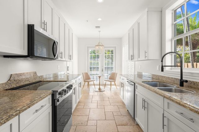 2614 NE 14th Street, Fort Lauderdale, FL 33304