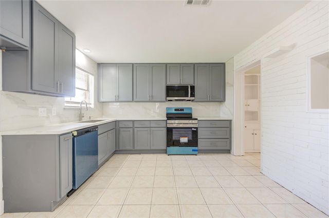 7543 Wilmerdean Street, Houston, TX 77061
