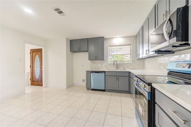 7543 Wilmerdean Street, Houston, TX 77061