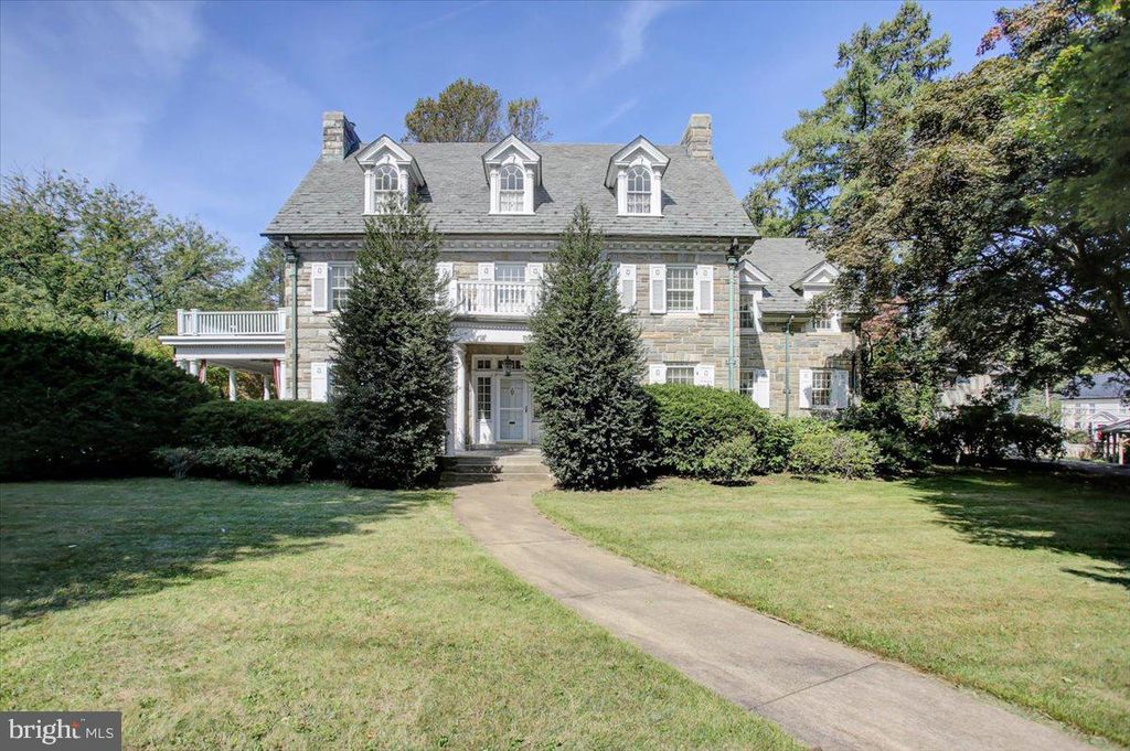 307 W W KING STREET, Shippensburg, PA 17257