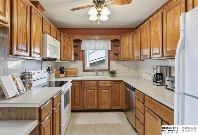 7904 Park Drive, Ralston, NE 68127